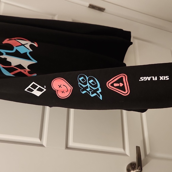 Six Flags Harly Quinn Black Graphic Hoodie - Picture 3 of 6